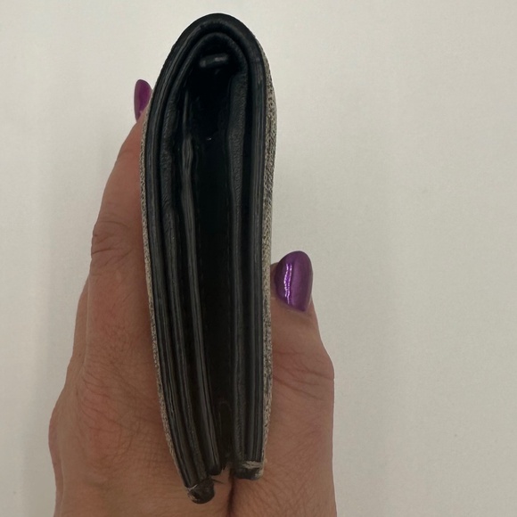 Gucci Bee Supreme Wallet - Picture 5 of 14